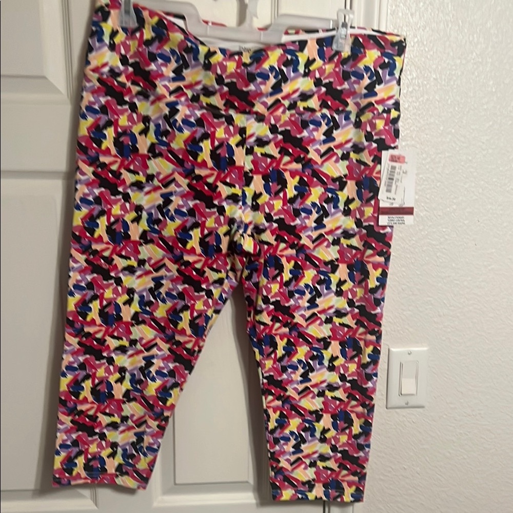 Colorful women’s capri leggings